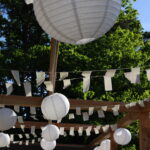 Feestversiering in de borreltuin bij de zweef
